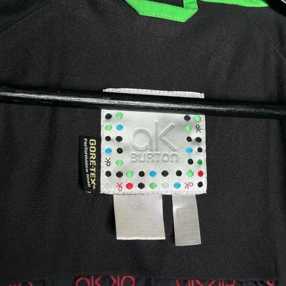 Burton AK Gore-Tex Snowboard Insulated Jacket Green Womens XS - Picture 8 of 8